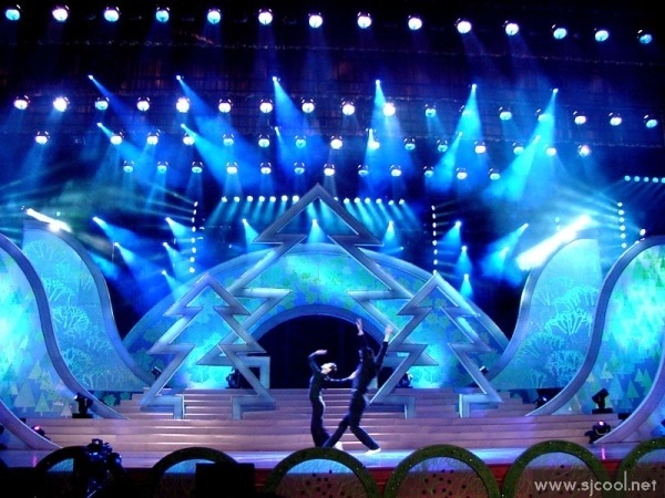 ��ɫ������ľ������̨���