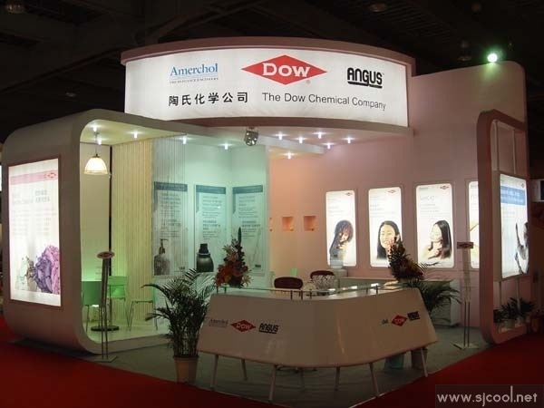 ���ϻ�ѧ��˾չ�����